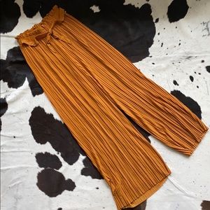Super flowy mustard pants size 6